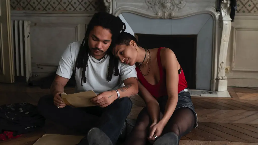 Una scena dal film Father Mother Sister Brother.