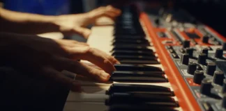 Una scena dalla docuserie RaiPlay Playing Memories.