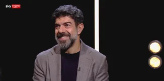 Pierfrancesco Favino nella rubrica Sky TG24 Stories.