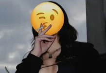 Una scena della serie Netflix Terrazza sentimento.