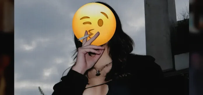 Una scena della serie Netflix Terrazza sentimento.