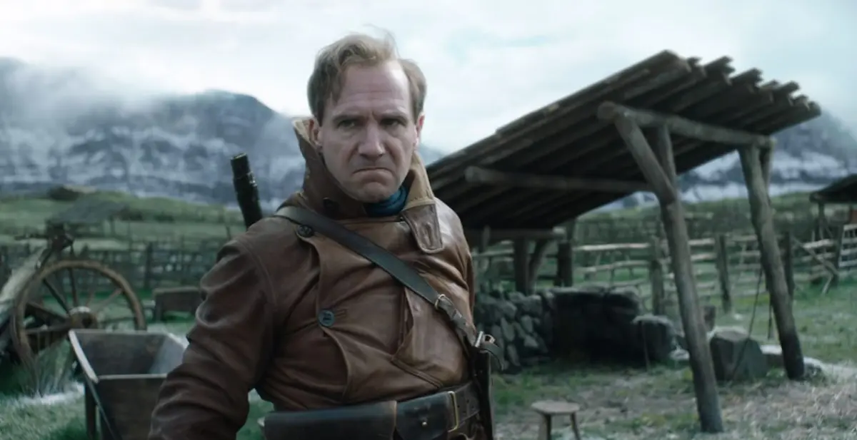 Ralph Fiennes nel fiulm The Kings man.