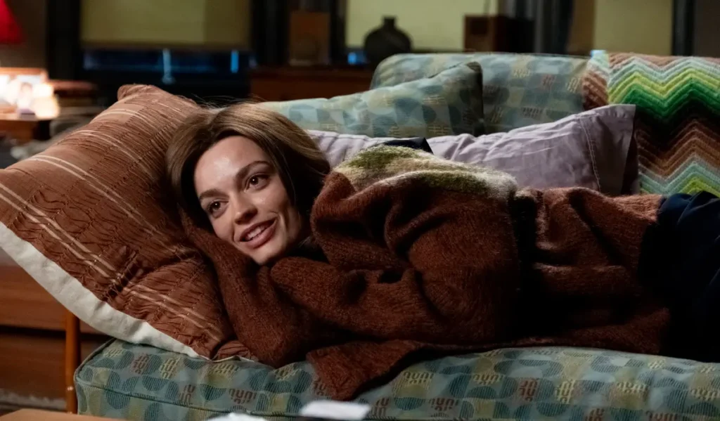 Emma Mackey nel film Ella McCay Perfettamente Imperfetta.