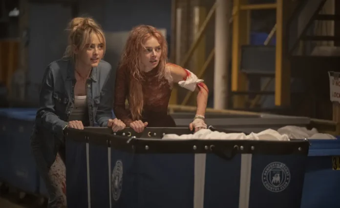 Samara Weaving nel film Finché morte non ci separi 2.