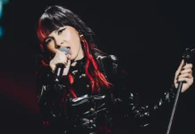 La cantante Rob nella finale di X-Factor 2025.