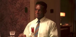 Chris Chalk nella serie TV It: Welcome to Derry.