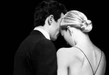 Il poster della serie TV Love Story: John F. Kennedy Jr. & Carolyn Bessette.