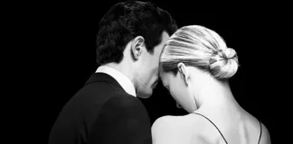 Il poster della serie TV Love Story: John F. Kennedy Jr. & Carolyn Bessette.