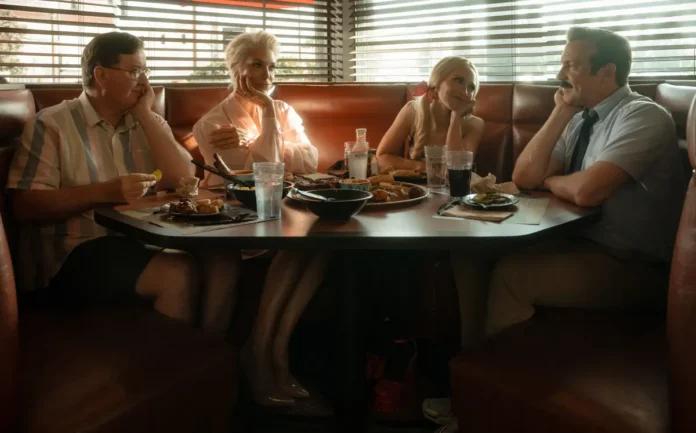 Jeremy Swift, Hannah Waddingham, Juno Temple e Jason Sudeikis in Ted Lasso 4.