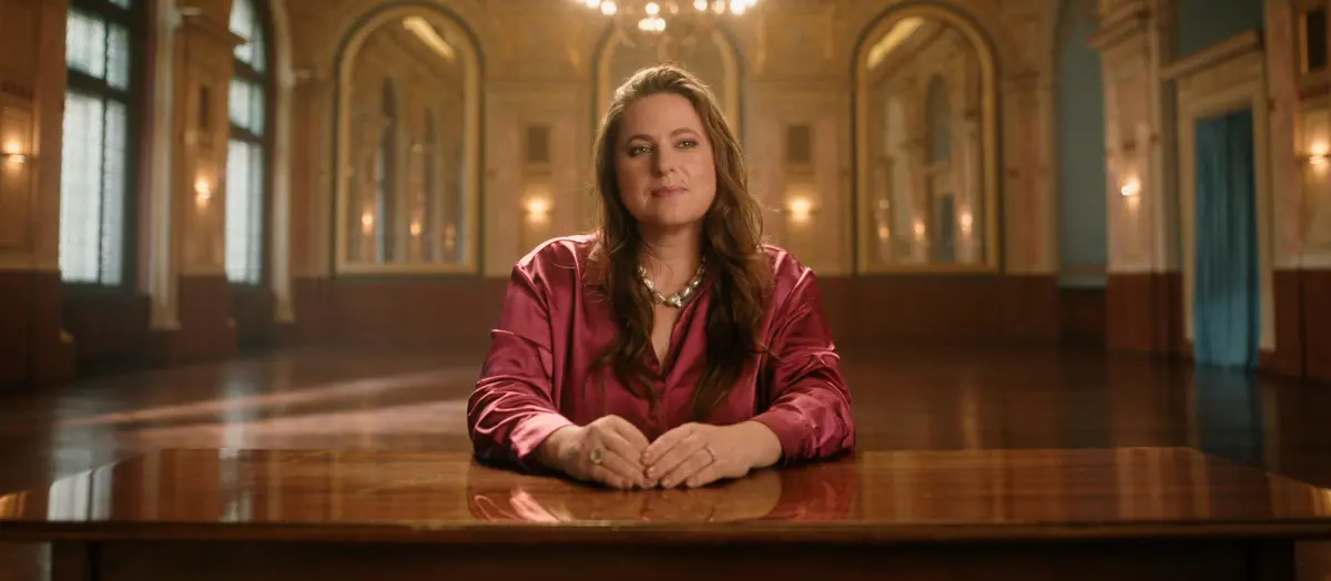 Una scena dal documentario Netflix La vera regina degli scacchi.