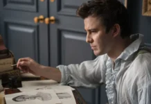 Luke Thompson nella stagione 4 di Bridgerton.