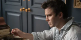 Luke Thompson nella stagione 4 di Bridgerton.