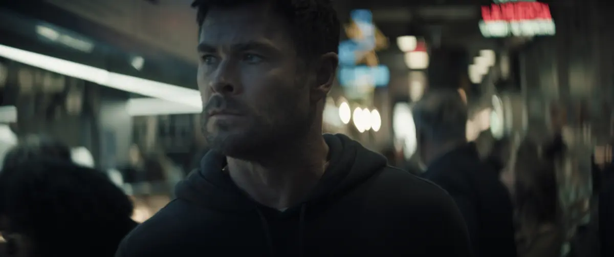 Chris Hemsworth nel thriller Crime 101 - La Strada del Crimine.