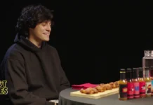 Luis Sal nel programma RaiPlay Hot Ones Italia.