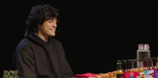 Luis Sal nel programma RaiPlay Hot Ones Italia.