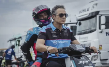Idoli – Fino all’ultima corsa: il film sulla MotoGP arriva su Sky Cinema Claudio Santamaria e Óscar Casas nel film Idoli – Fino all’ultima corsa.
