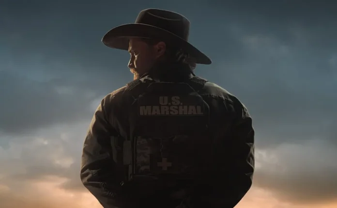 Luke Grimes nella serie Marshals: a Yellowstone Story.