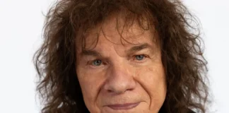 In foto il cantautore Riccardo Cocciante.