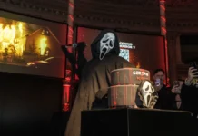 Ghostface nell'evento romano per promuovere l'uscita di Scream 7.