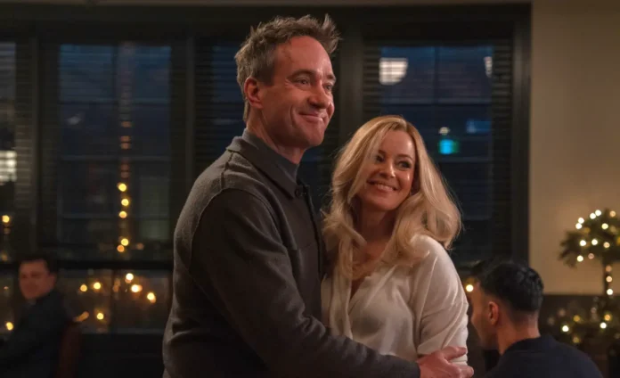 Elizabeth Banks e Matthew Macfadyen nella serie The Miniature Wife.