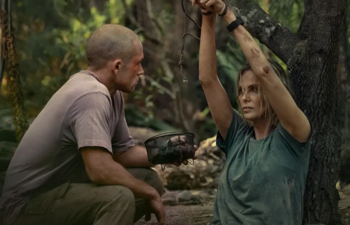 Charlize Theron e Taron Egerton nel film Netflix Apex.