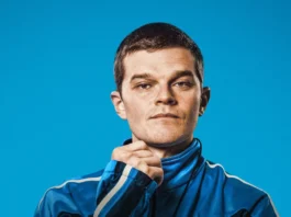 Robert Aramayo nel film I Swear.