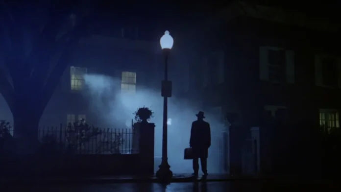 Una scena dal film L'esorcista di William Friedkin.