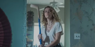 Tatiana Maslany nella serie Maximum Pleasure Guaranteed.