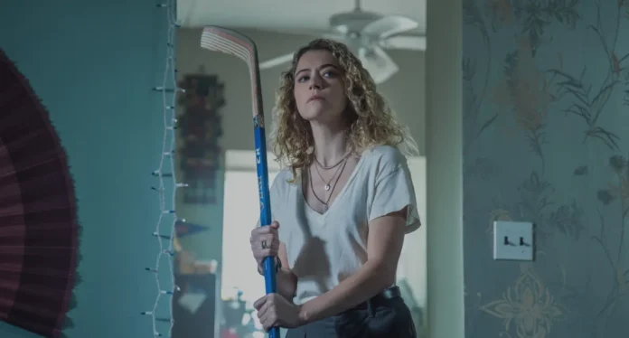 Tatiana Maslany nella serie Maximum Pleasure Guaranteed.