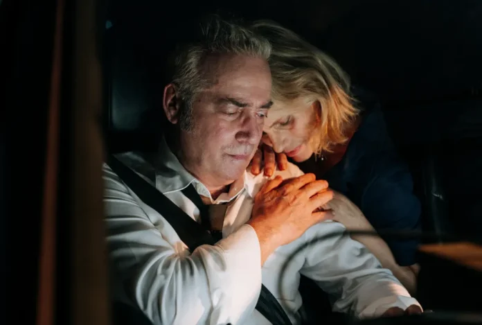 Massimo Ghini e Isabella Ferrari nel film Nel tepore del ballo.