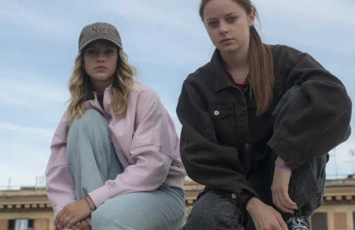 Margherita Buoncristiani e Federica Pala nel film Qualcosa di lilla.