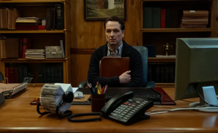 Matthew Rhys nella serie Apple TV Widow’s Bay.