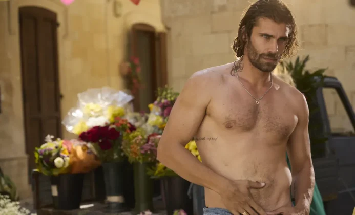Mario Ermito nella commedia Prime Video Ancora pi&ugrave; Sexy.
