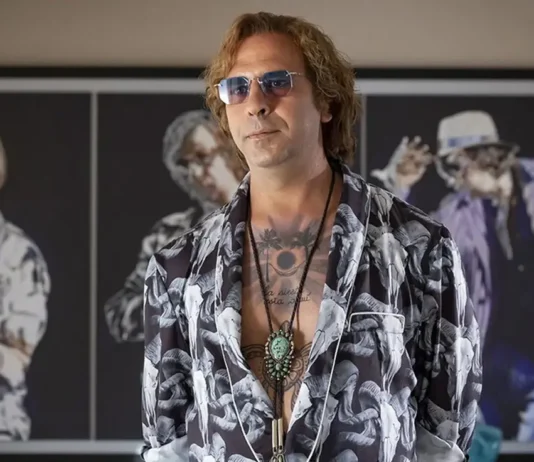 Checco Zalone nel film Buen Camino.