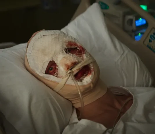 Tom Rhys Harries nel film DC Clayface,