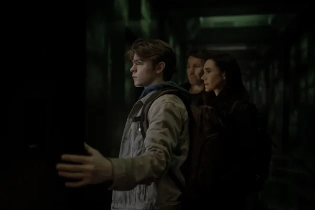 Oakes Fegley, Jennifer Connelly e Joel Edgerton nella serie Apple TV Dark Matter.