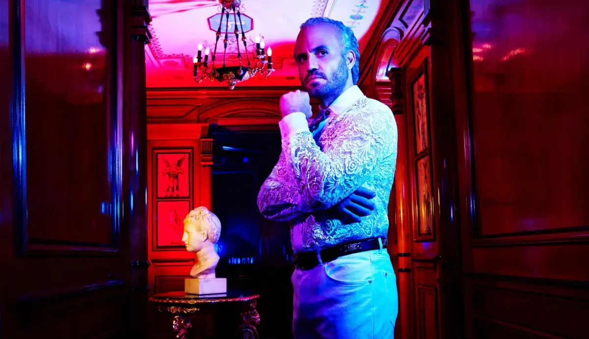 Una scena dalla serie L'assassinio di Gianni Versace - American Crime Story.