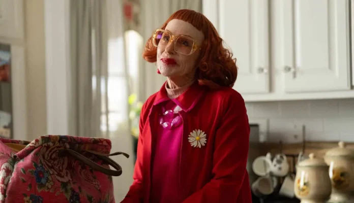 Amy Madigan nell'horror Weapons.