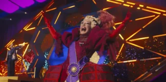 Elizabeth Banks nel film Hunger Games – L’alba sulla Mietitura.