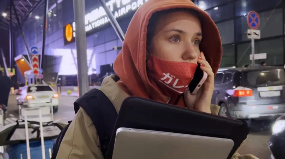 Una scena dal film I Miei Amici Indesiderati: Parte I - L'Ultima Trasmissione da Mosca.