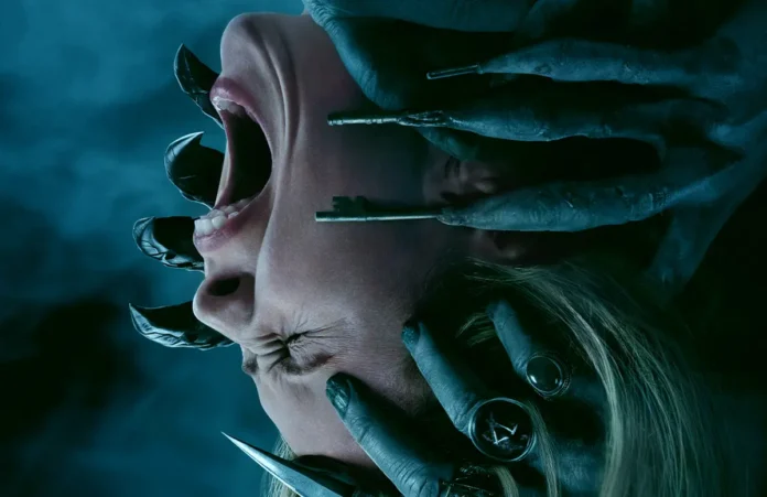 Amelia Eve nel poster dell'horror Insidious: Fuori dall'Altrove.