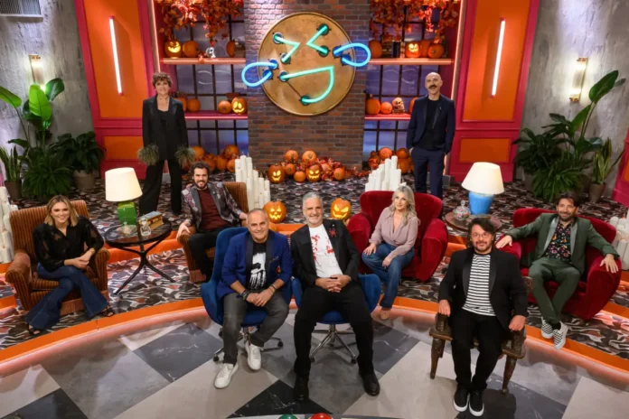 In foto il cast del programma LOL Halloween Special.