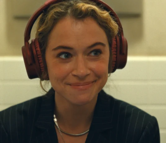 Tatiana Maslany nella serie Apple TV Maximum Pleasure Guaranteed.