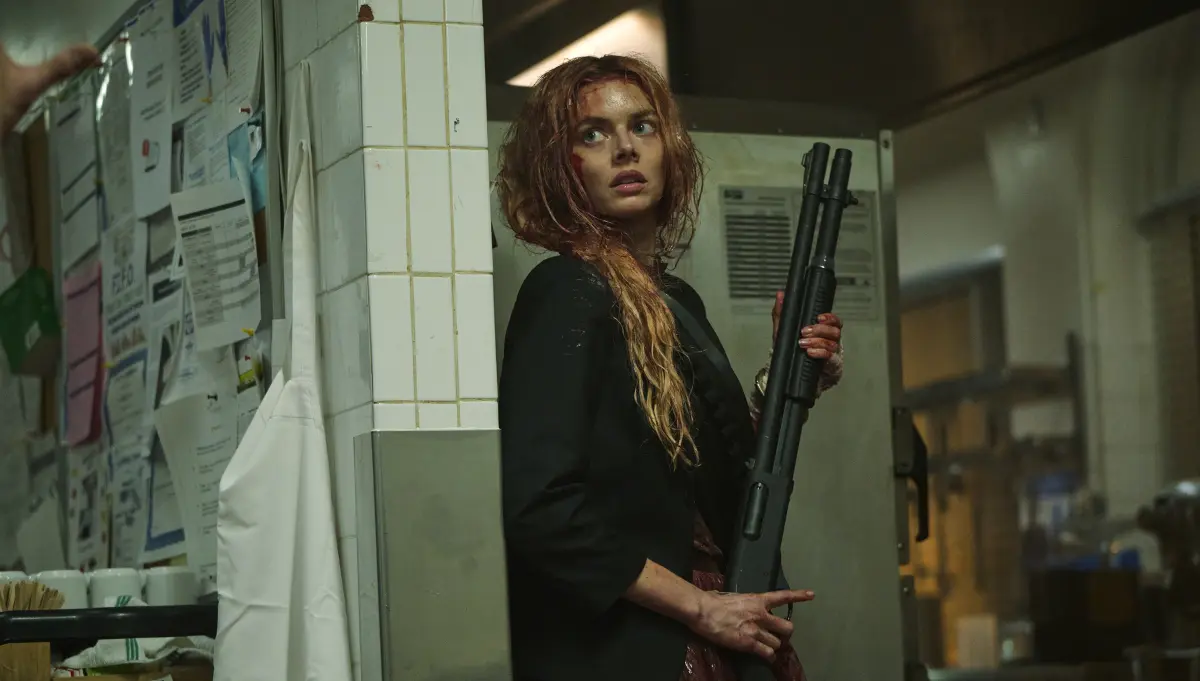 Samara Weaving nell'horror Finché morte non ci separi 2.