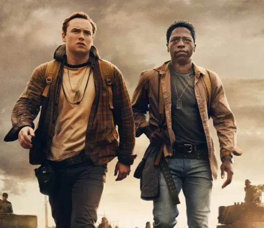 In foto i due protagonisti del film The Long Walk.