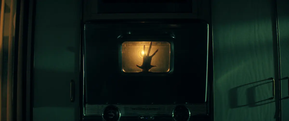 Una scena dalla serie Netflix The Boroughs - Ribelli senza tempo.