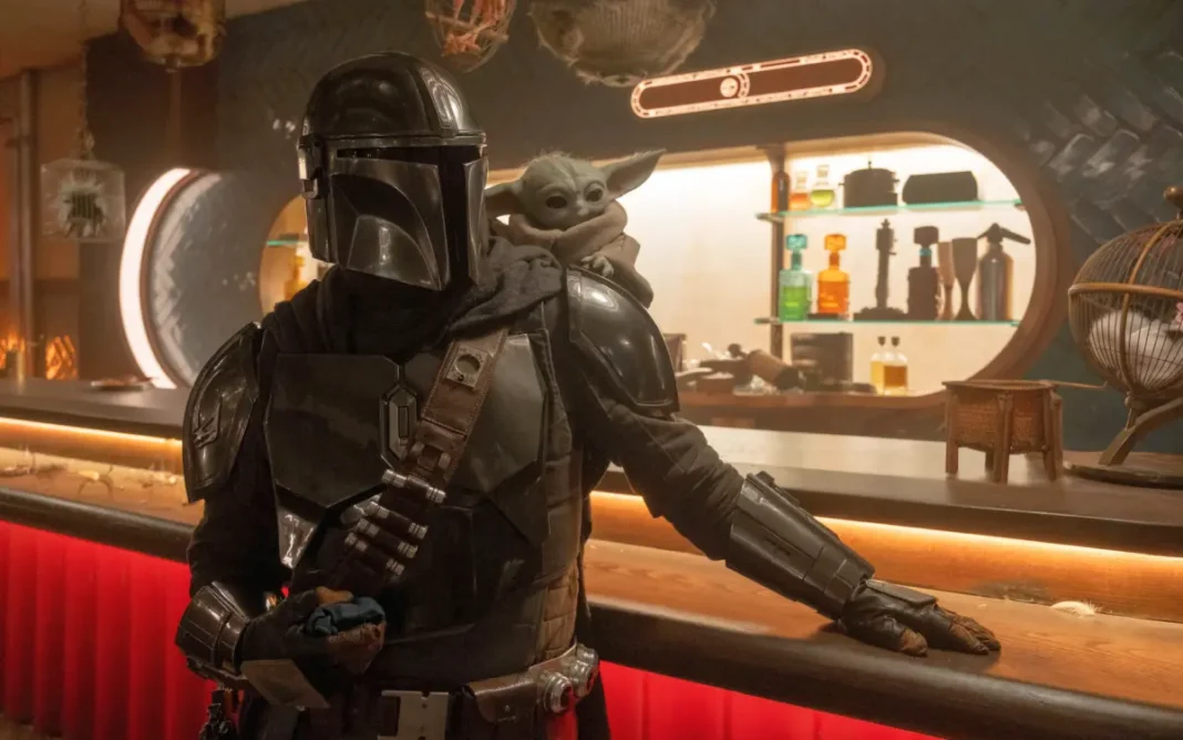 Mandalorian.grogu.recensione.cover Pedro Pascal e Grogu nel film Star Wars: The Mandalorian and Grogu.