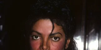 In foto il cantante Michael Jackson.