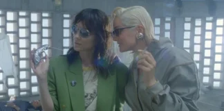 Marion Cotillard e Noémie Merlant nel film Roma Elastica.