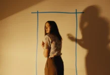Backrooms da record al box office: l’horror di Kane Parsons segna nuovi record per A24 Una scena dal film horror Backrooms.